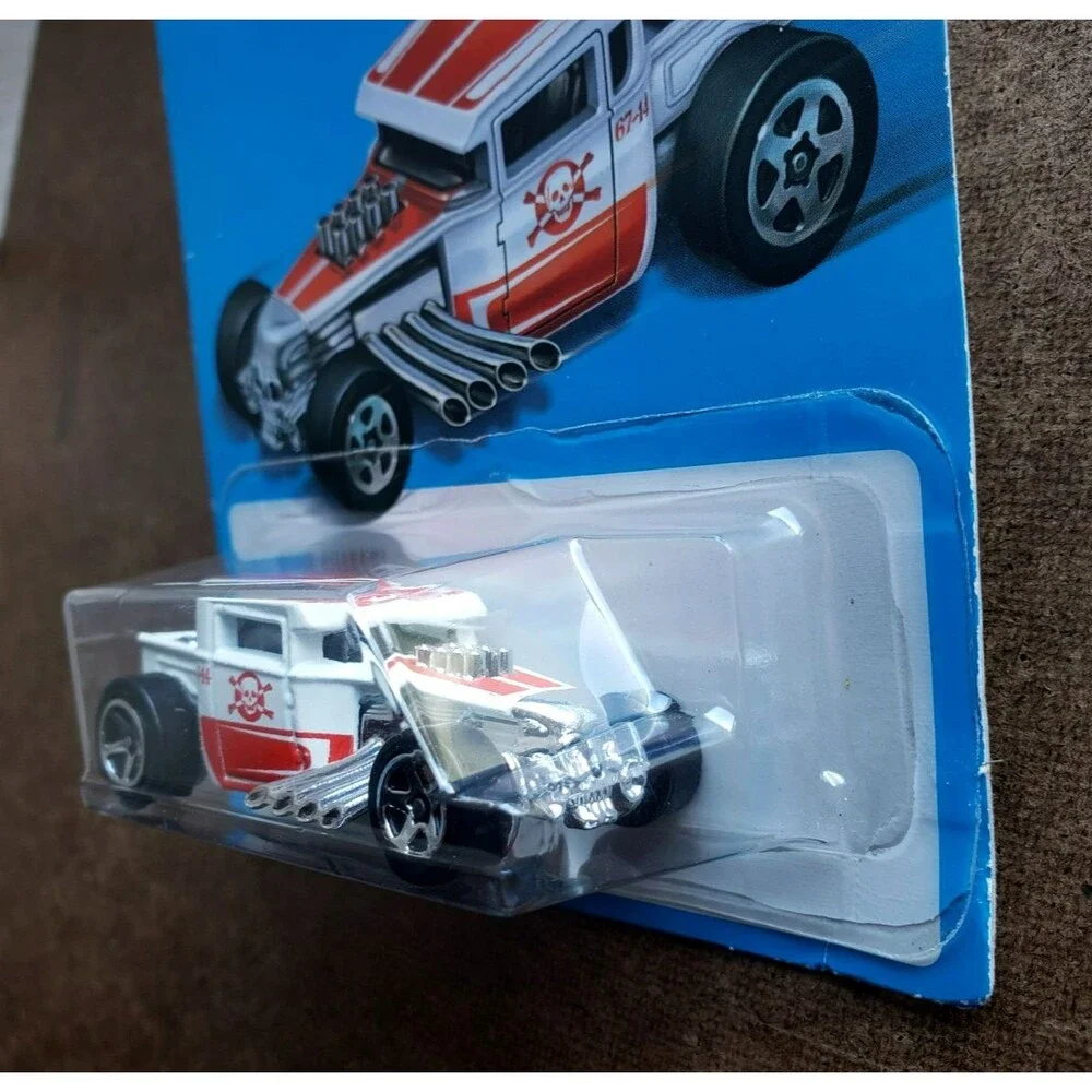 2016 Hot Wheels BONE SHAKER Matte White RETRO STYLE SERIES Toy #DNF27 1:64 5-SP